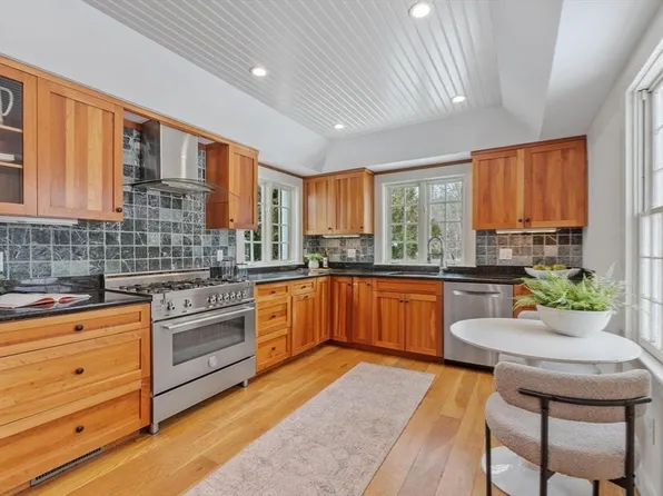 5 Lowell St Unit 5, Carlisle, MA 01741