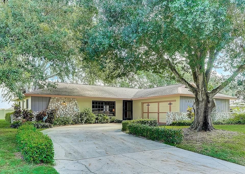 1932 Rolling Green Cir, Sarasota, FL 34240 | Zillow