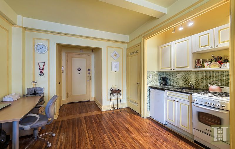 2nd image of 457 W 57th St #612