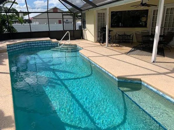 586 SE Penn Ave, Port Saint Lucie, FL 34984