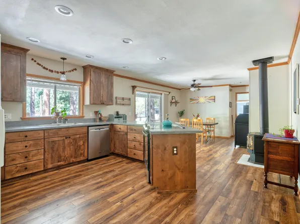 61024 Springcrest Dr, Bend, OR 97702