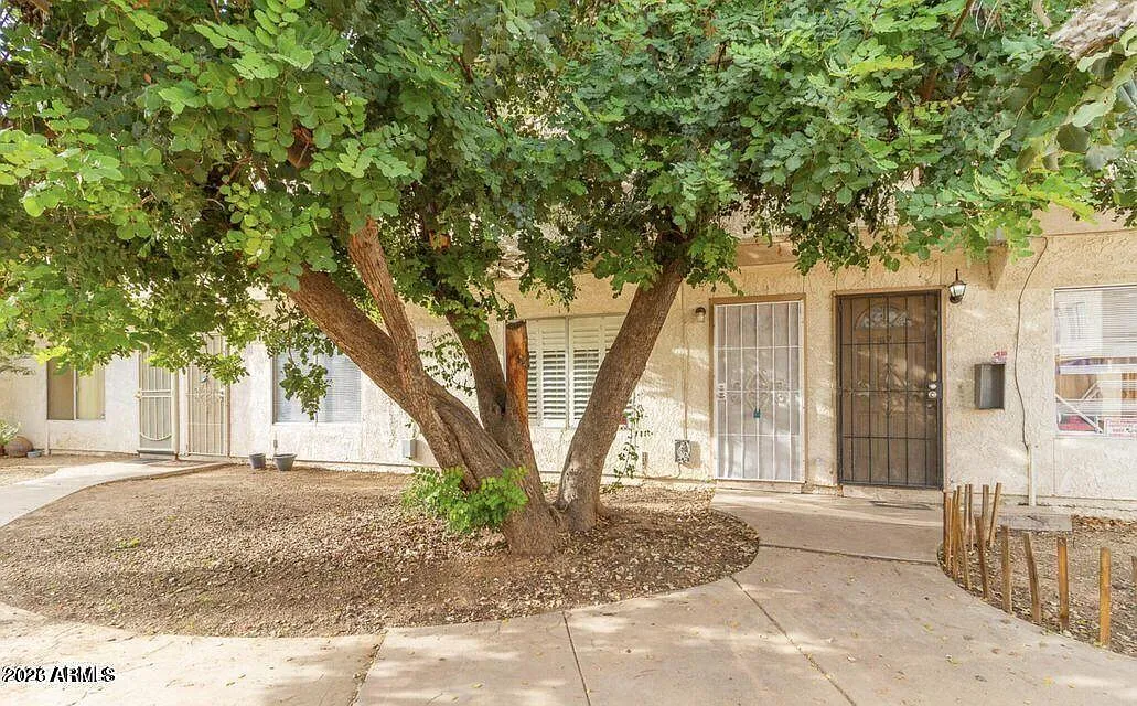 2 bed, 1.5 bath, 980 sqft, $1,300 — Photo 1