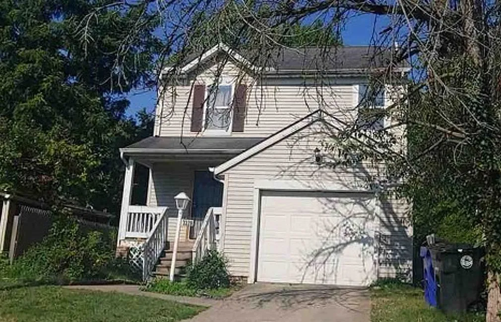 3328 E 130th St photo 1