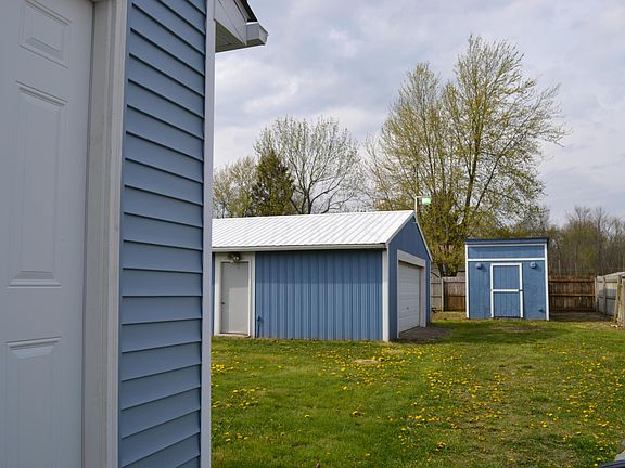 3rd image of 4521 Cardan Ln