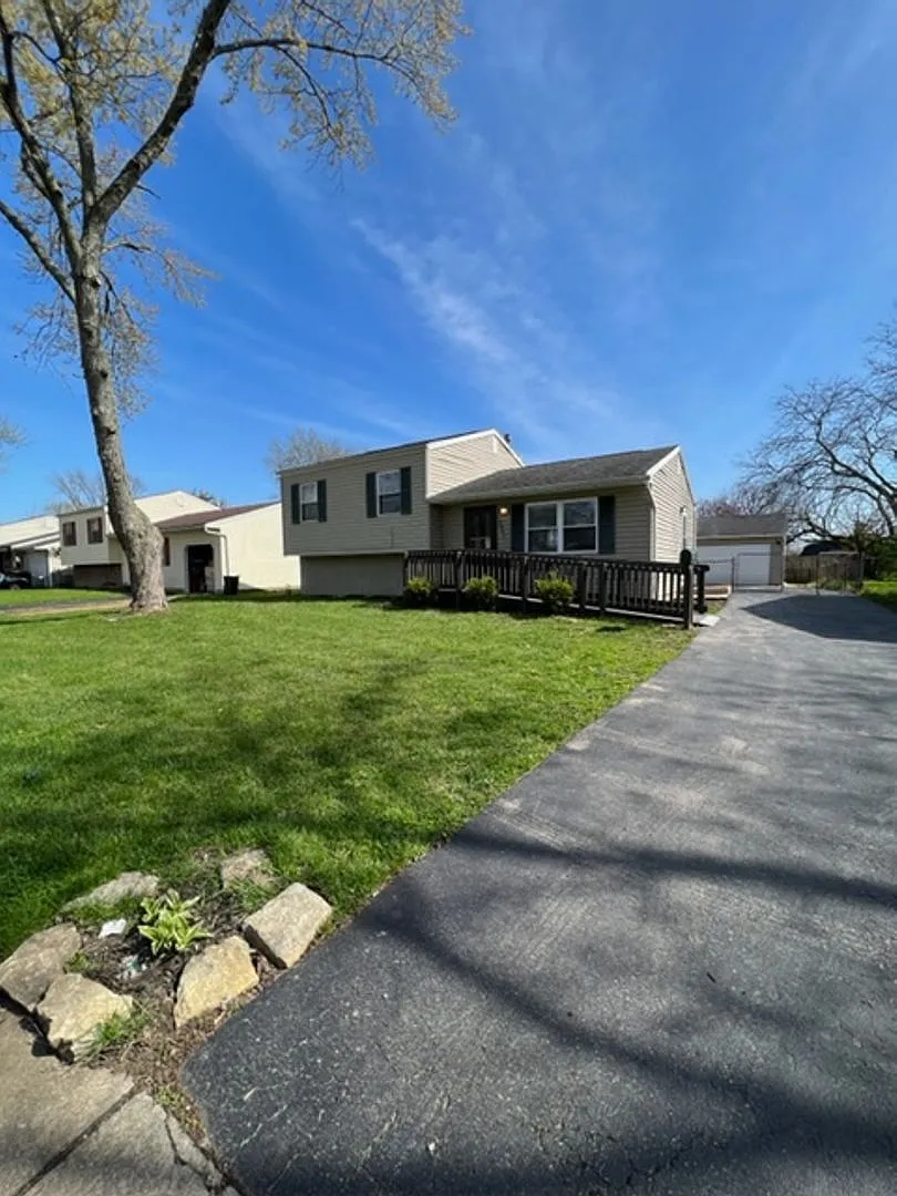 Updated 3 Bedroom 1 Bathroom Home with Garage — Photo 1