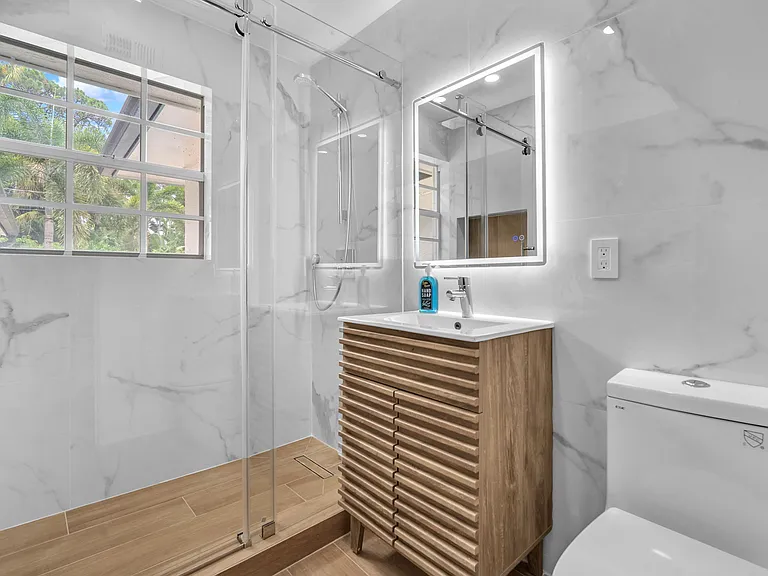 5148 SW 28th Ter — Photo 19