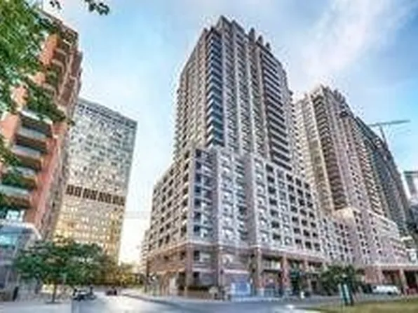 909 Bay St, Toronto, ON