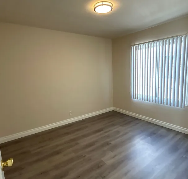 12421 1/2 Oxnard St #12421-1/2 — Photo 5