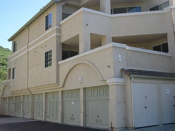2 bed, 1032 sqft, $3,200 — Photo 2
