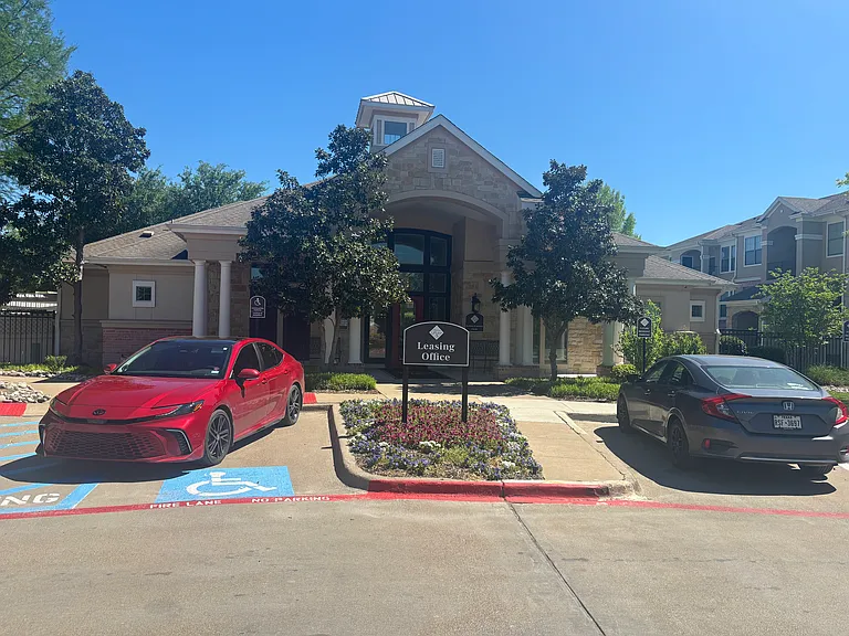 Red Oak Town Village — Photo 5