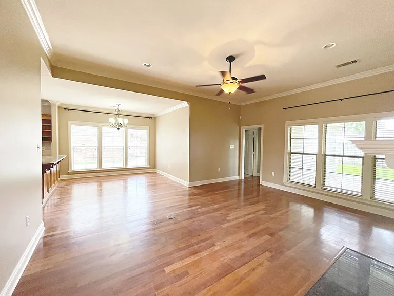 10362 Hillmont Ave — Photo 5