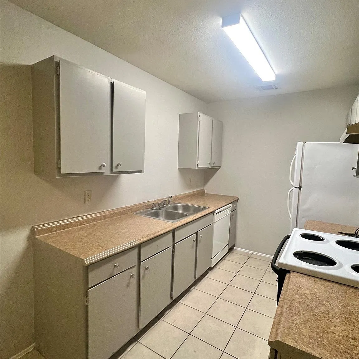 2 bed, 1.5 bath, 3552 sqft, $950 — Photo 3