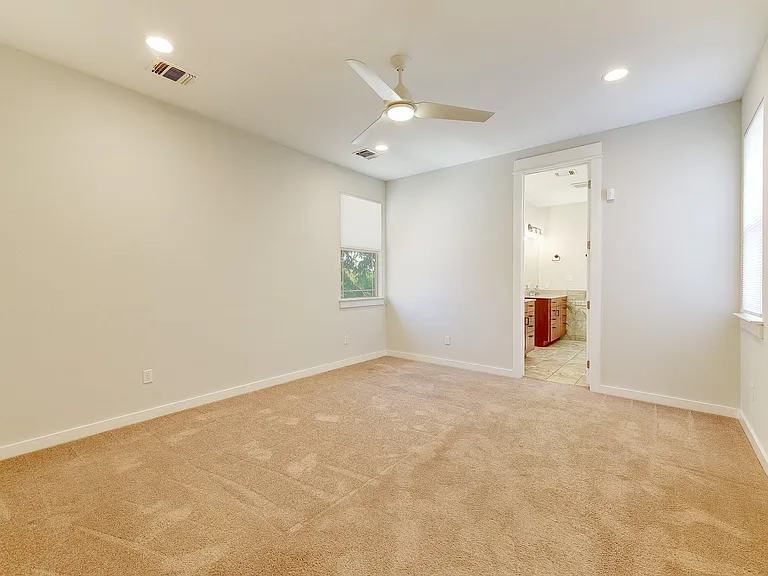 2204 Schriber St #B — Photo 16