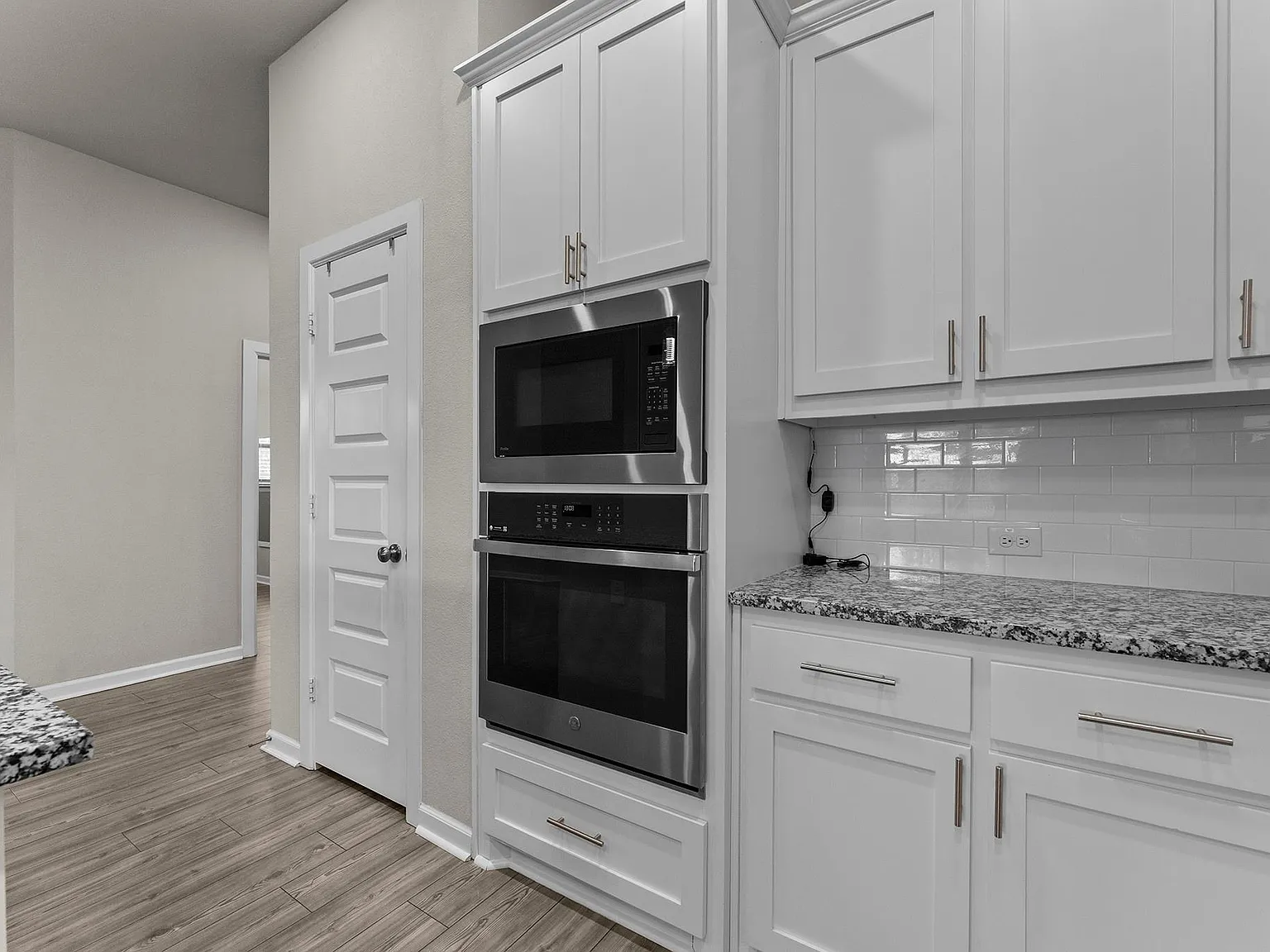 3 bed, 2.0 bath, 2140 sqft, $2,800 — Photo 4