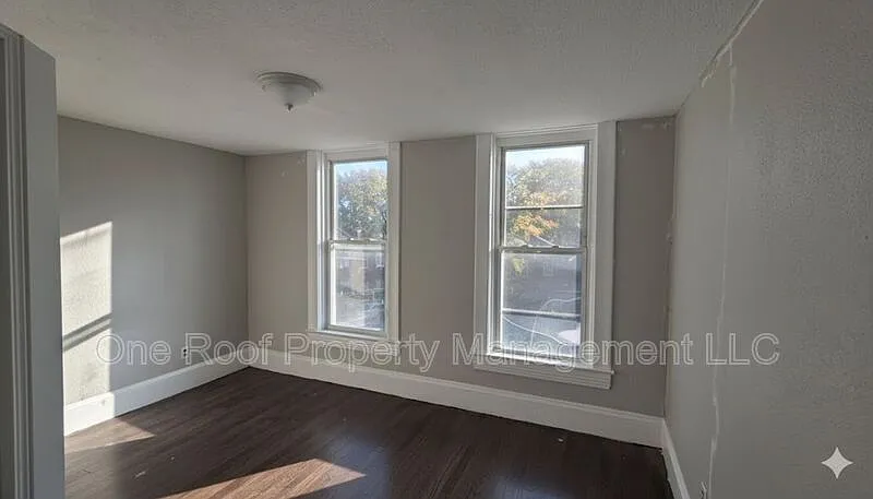 7 bed, 2.0 bath, $2,500 — Photo 3