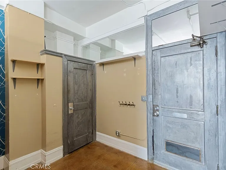 108 W 2nd St #410 — Photo 15