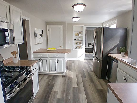 4th image of 1511 N Logan Ave