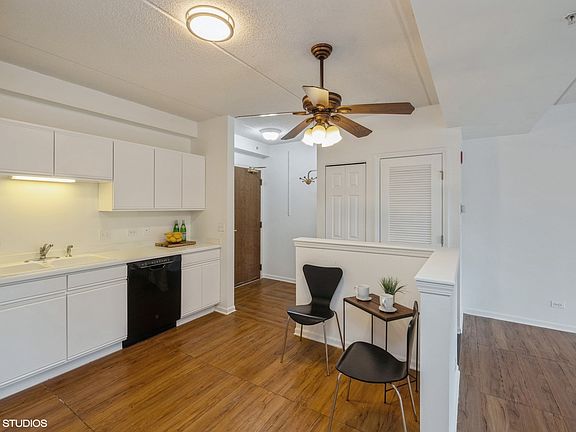 3rd image of 420 W Burlington Ave Unit 306