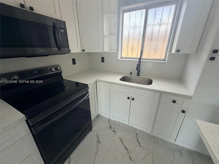 47 NW 47th Ave #10 — Photo 7