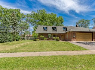 406 Locust Ln, Roselle, IL 60172