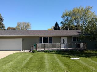 415 Greenfield St, Edmore, MI 48829