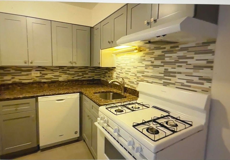 1st image of 3710-3710-418 N Pine Grove Ave #4-1-8