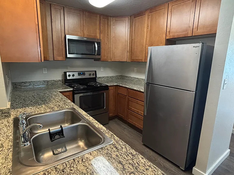 1427 Playford Ln — Photo 8