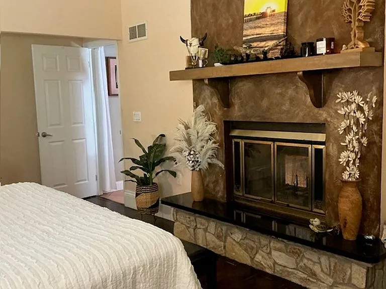 882 Bluebird St — Photo 6