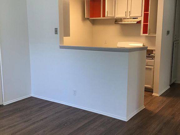 3rd image of 537 W Broadway #202