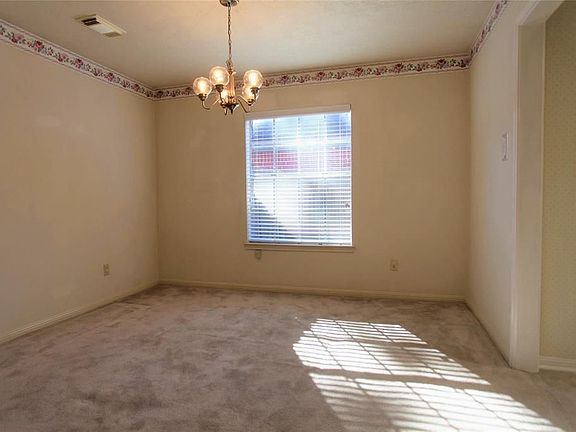 4th image of 4923 Meadowglen Dr