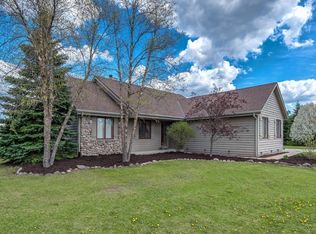 S22W36076 Country Meadow Ct, Dousman, WI 53118