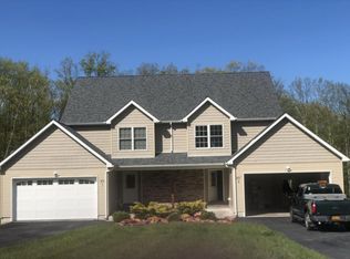 69 Wilkinson Dr, Bloomingburg, NY 12721