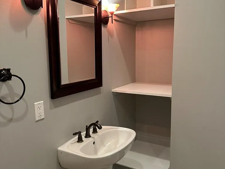 8 W Oakland Ave #1 — Photo 12