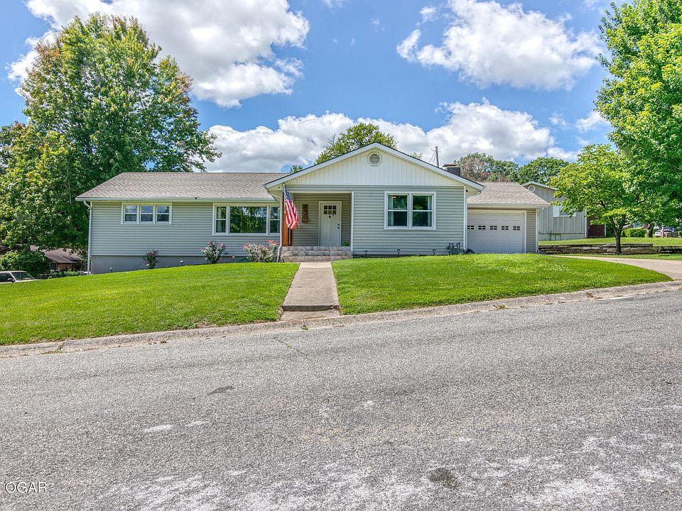 305 Crestwood Dr, Neosho, MO 64850 | Zillow