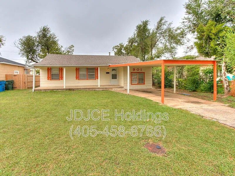 3 bed, 1.0 bath, 1050 sqft, $990 — Photo 1