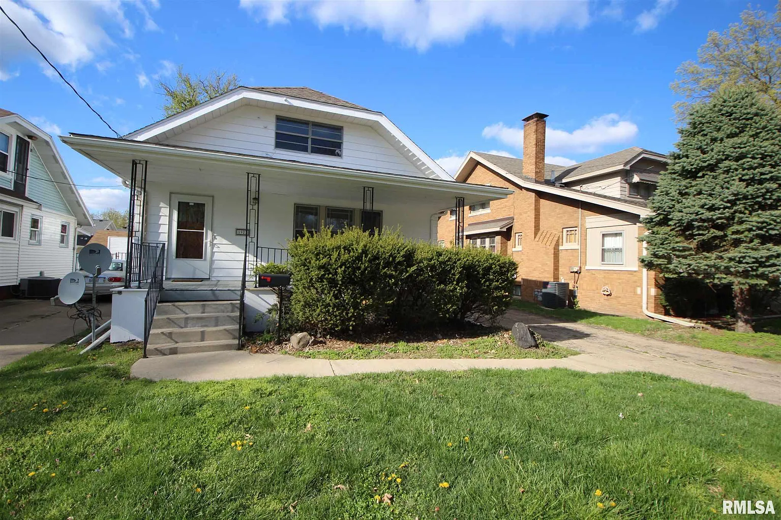 1923 W Callender Ave photo 1