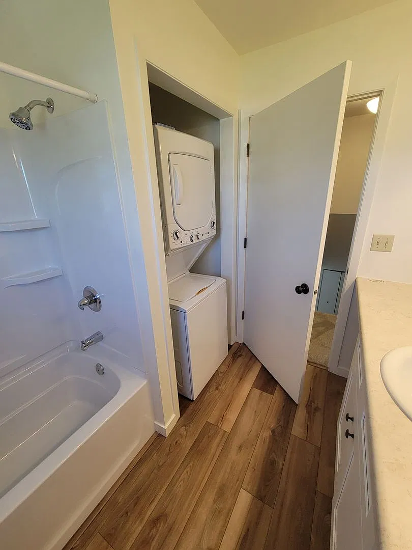 700-712 Starboard Ct — Photo 3