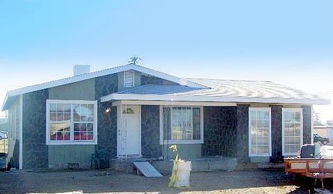 Rock Textured Siding, Central Located!