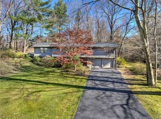 185 Lindamir Ln, Fairfield, CT 06824