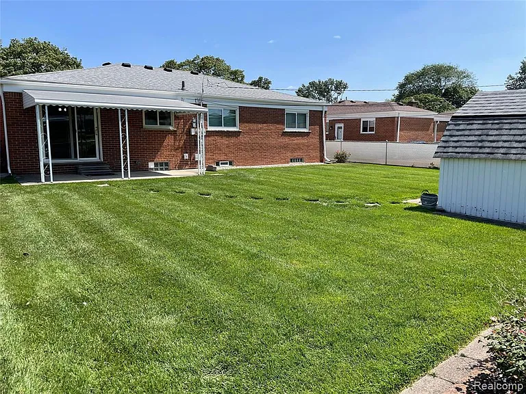 32827 Dover Ave — Photo 68