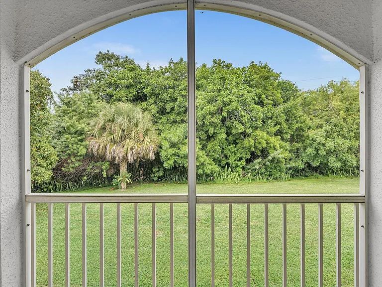 815 W Boynton Beach Blvd #16-205 — Photo 28