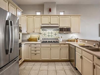 3rd image of 5020 Cambridge Ct #1