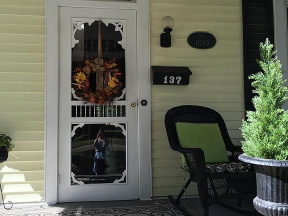 4th image of 137 N Main St