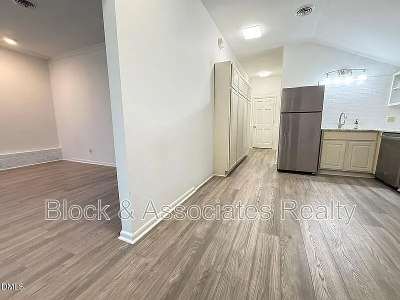 1 bed, 1.0 bath, $1,650 — Photo 2