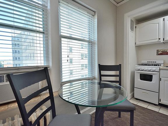 4th image of 1028 E Juneau AVENUE #412