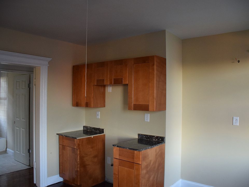 2nd image of 1181 Noble Ave