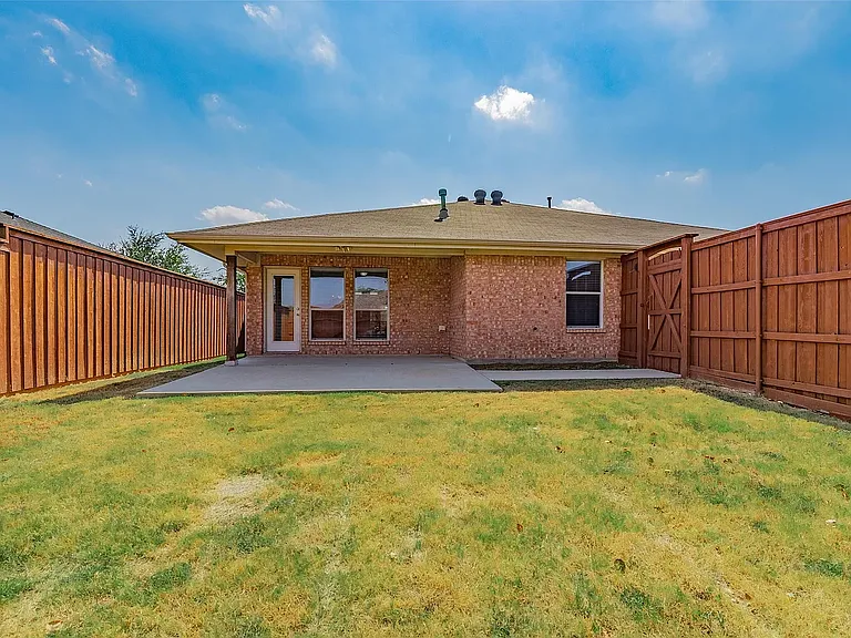 Cherry Ridge Dr — Photo 3
