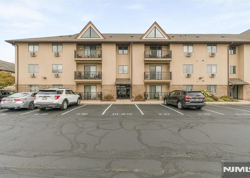 1st image of 651 Riverside #B15