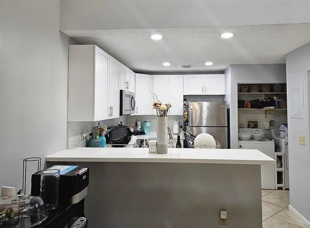 3 bed, 2.0 bath, 1186 sqft, $2,800 — Photo 3