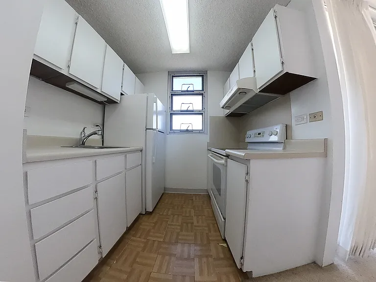 2740 Kuilei St #2101 — Photo 2